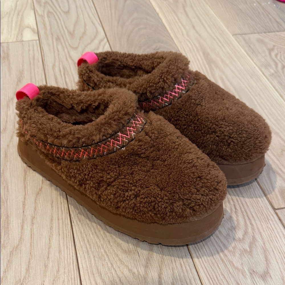 Ugg Tazz Braid Platform size 9